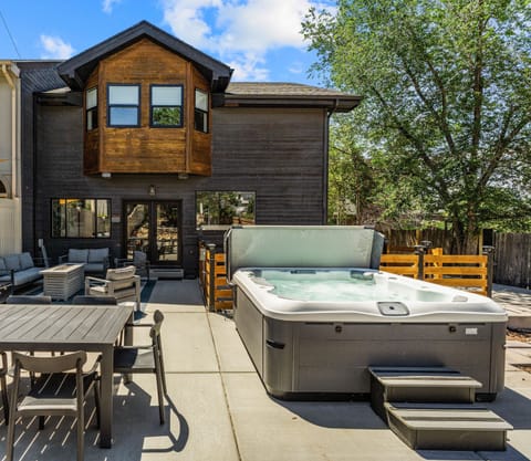 Outoor dining, hot tub, sofa, BBQ, outdoor fireplace.