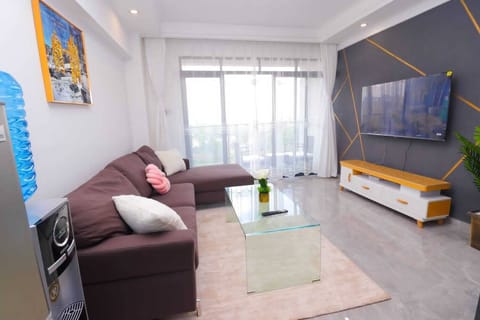 Deluxe Apartment, City View | Living area