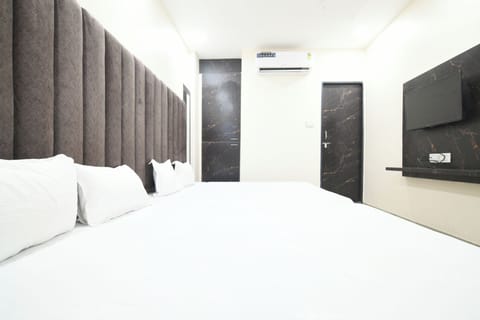 Deluxe Quadruple Room | Rollaway beds (surcharge), WiFi (free), bed sheets