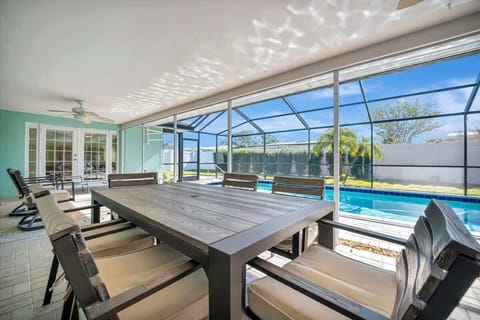 Al fresco dining meets poolside paradise! Your vacation dreams start here