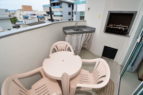 Apartment | Outdoor dining