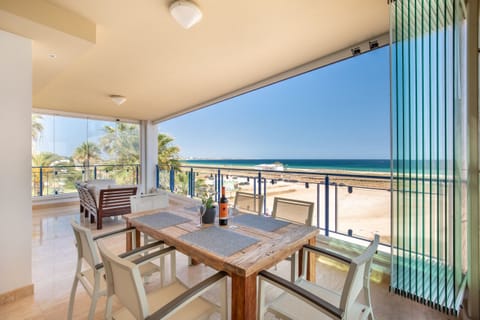 The highlight of this apartment is the spacious private balcony with direct views of the sea and Meia Praia beach. It's fully glazed, with sliding and fully retractable glass panels. It can be opened on sunny days to enjoy the sea breeze or closed when needed, creating a welcoming, protected, and comfortable environment year-round. It's equipped with a table and chairs for al fresco dining. Perfect for breakfasts with a view, relaxed lunches, or sunset dinners, always with the sound of the sea as a backdrop.