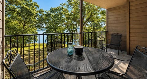 Private, Covered Patio with Lake View!