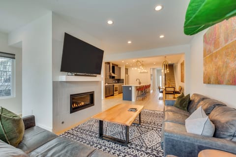 Erie Vacation Rental | 4BR | 4BA | 3,300 Sq Ft | Exterior Staircase to Enter