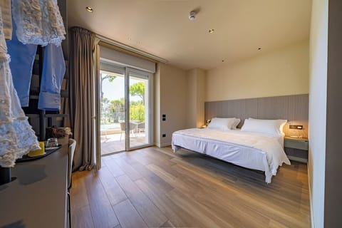 Premium Triple Room (Vista Giardino) | In-room safe, desk, blackout drapes, soundproofing