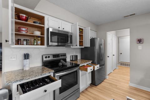 The kitchen is fully furnished with everything you need to enjoy relaxing time.