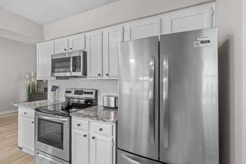 Plenty of space for family & friends for cooking in a modern kitchen.