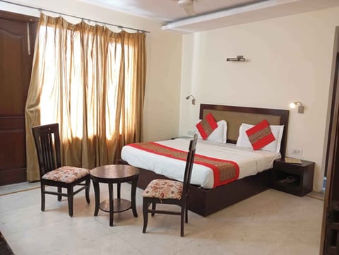 Classic Double Room, City View | Desk, laptop workspace, iron/ironing board, free WiFi