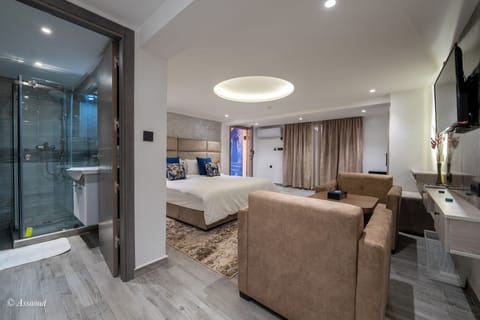 Deluxe Quadruple Room, Mountain View | In-room safe, soundproofing, free WiFi