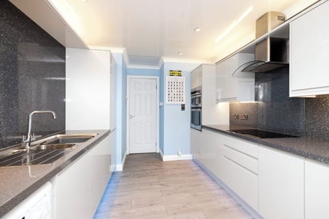 Standard House | Private kitchen | Espresso maker, electric kettle