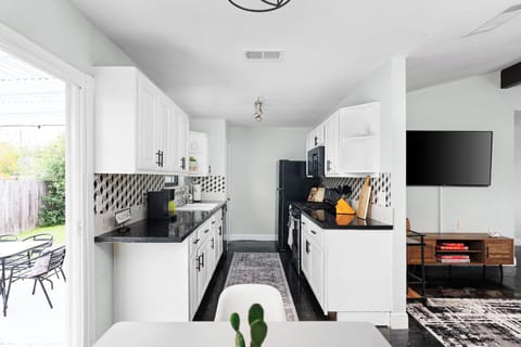 A versatile kitchen with marble countertops, and all the essentials. Whether you're brewing coffee before a morning hike at Brushy Creek Trail or prepping a meal after a fun day at Kalahari Waterpark, this space is ready for you!