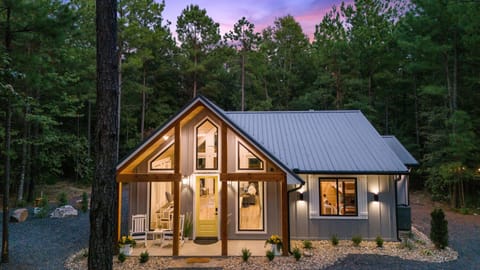 Enjoy the tranquility of “Sunshine & Roses” in Broken Bow, OK.