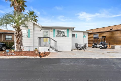 Charming 3 bed/3 bath cottage! Golf Cart not included with rental.