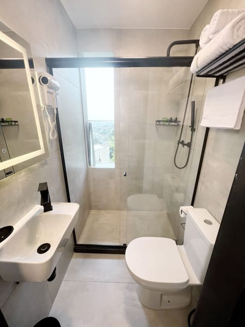 Deluxe Double Room, Mountain View | Bathroom | Shower, designer toiletries, hair dryer, slippers