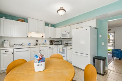 833 B Tarpon Ave - Full Kitchen and Dining Area 2