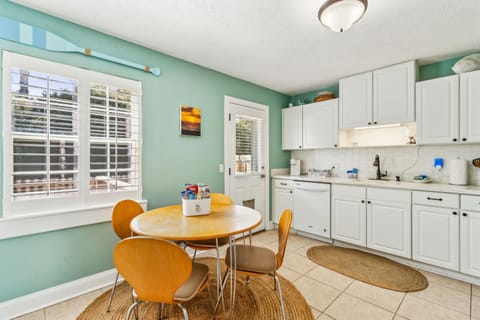 833 B Tarpon Ave - Full Kitchen and Dining Area 1