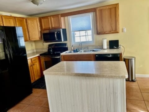 Fully  funished, bright kitchen.  