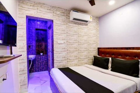 Classic Double Room, City View | Desk, laptop workspace, iron/ironing board, free WiFi