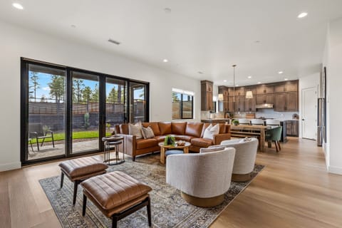 House, Multiple Beds, Hot Tub, Mountain View (Magnolia Flagstaff) | Living area | Fireplace