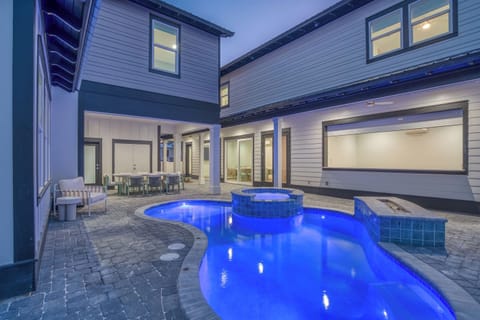 Large, Optionally Heated Pool 