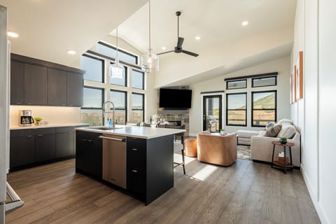 Great room with a 75” Samsung Smart TV and Sonos soundbar