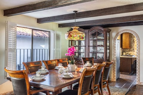 `🍽✨ Gather around for timeless meals and cherished conversations. With rich wood tones, exposed beams, and a stunning stained-glass pendant light, this dining space is the heart of the home.