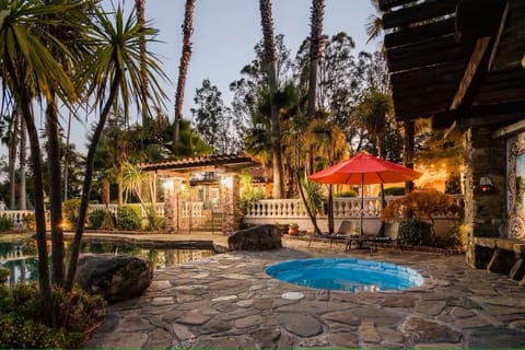 Villa Terra Bella becomes a dreamlike escape at night