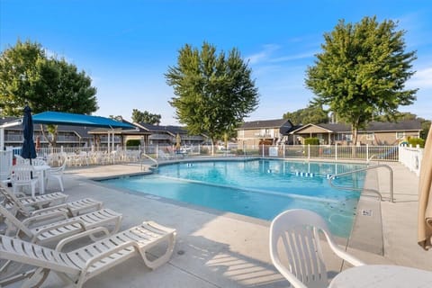 Take a dip or relax poolside and enjoy all that Lake Vibin' has to offer!