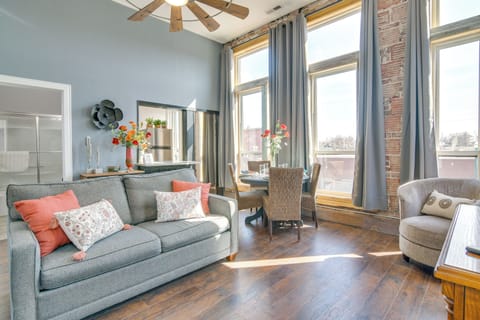 Monett Vacation Rental | 1BR | 1BA | Stairs Required | 680 Sq Ft