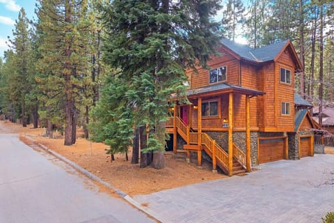 Spacious Log Estate. Located in desirable Heavenly Estates. Base of Snow Summit. Close to Village, Lake, Restaurants and Shops.