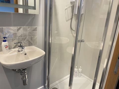 Double Room, 1 Double Bed, Hill View | Bathroom | Shower, hair dryer, towels, soap