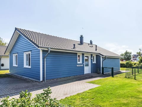 Furniture, Balcony, Porch, Outdoor Furniture, Chair, Shade, Fence, Deck, Outdoor Structure, Patio