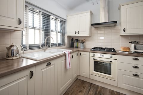 Number Nine - fully equipped kitchen