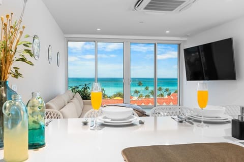 Bright living and dining space with stunning sea views. Enjoy breakfast at your table while gazing out at turquoise waters and swaying palms—the perfect start to your island day.
