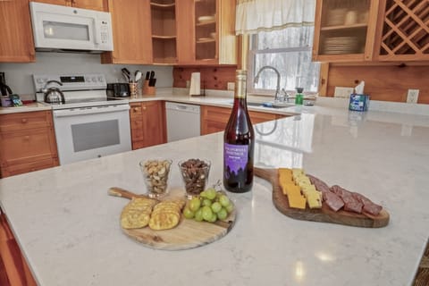 Everything you need, right at your fingertips—a fully equipped kitchen for a hassle-free stay!