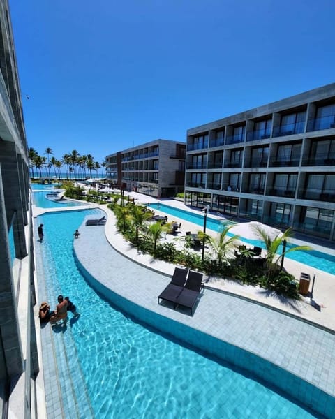 10 outdoor pools