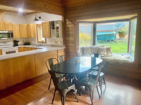 dining room with cozy nook