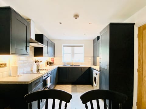 [Kitchen] With dishwasher, washing machine