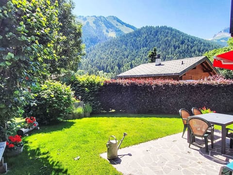 House, Cottage, Mountain Range, Hill Station, Garden, Landscaping, Valley, Yard, Eco Hotel, Lawn