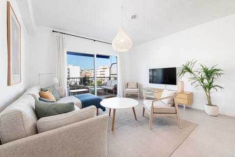 Comfort Apartment, City View | Living area | LCD TV