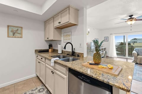 Clean, Modern Kitchen