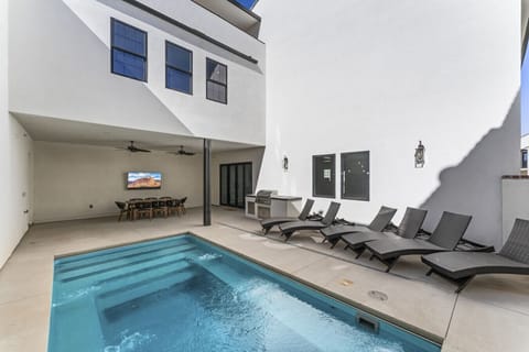 Private Pool (10x20)