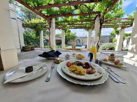 Daily full breakfast for a fee