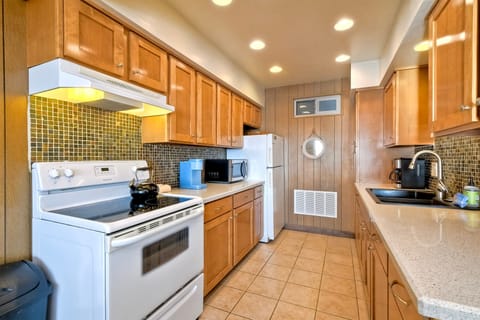 All major appliances and kitchen supplies