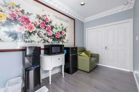 Comfort Double Room, City View | Private kitchen | Fridge, microwave, stovetop, coffee/tea maker