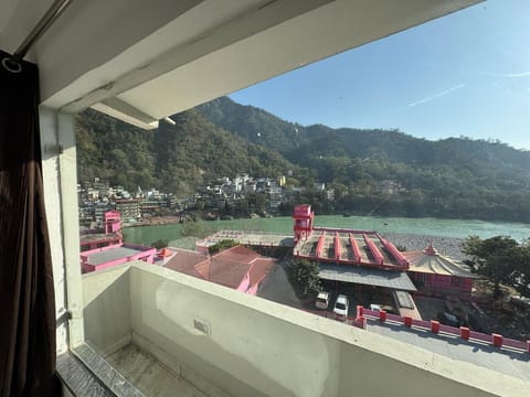 AC Ganga View Room | Free WiFi