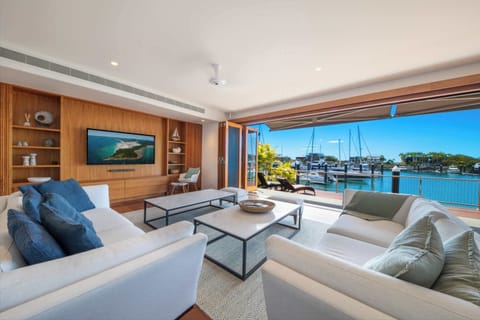 Open planned lounge, kitchen and living area, look out to the stunning marina, enjoy amazing sunsets, swim in the pool or cook a BBQ. The best location in Airlie Beach! 