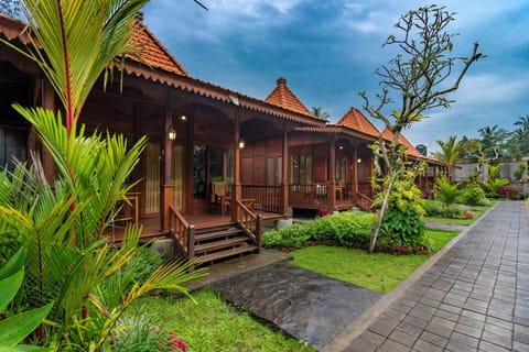 Deluxe Villa, 1 King Bed, Garden View | 1 bedroom, premium bedding, laptop workspace, soundproofing