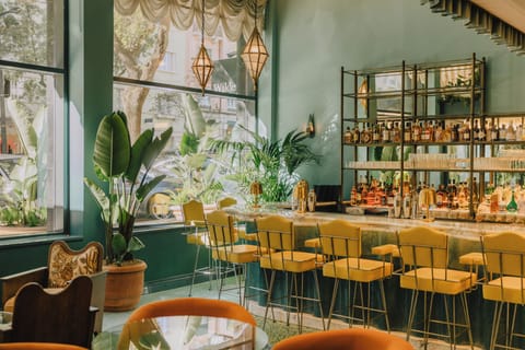 Lobby lounge