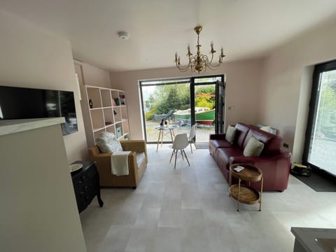 Apartment | Living area | TV